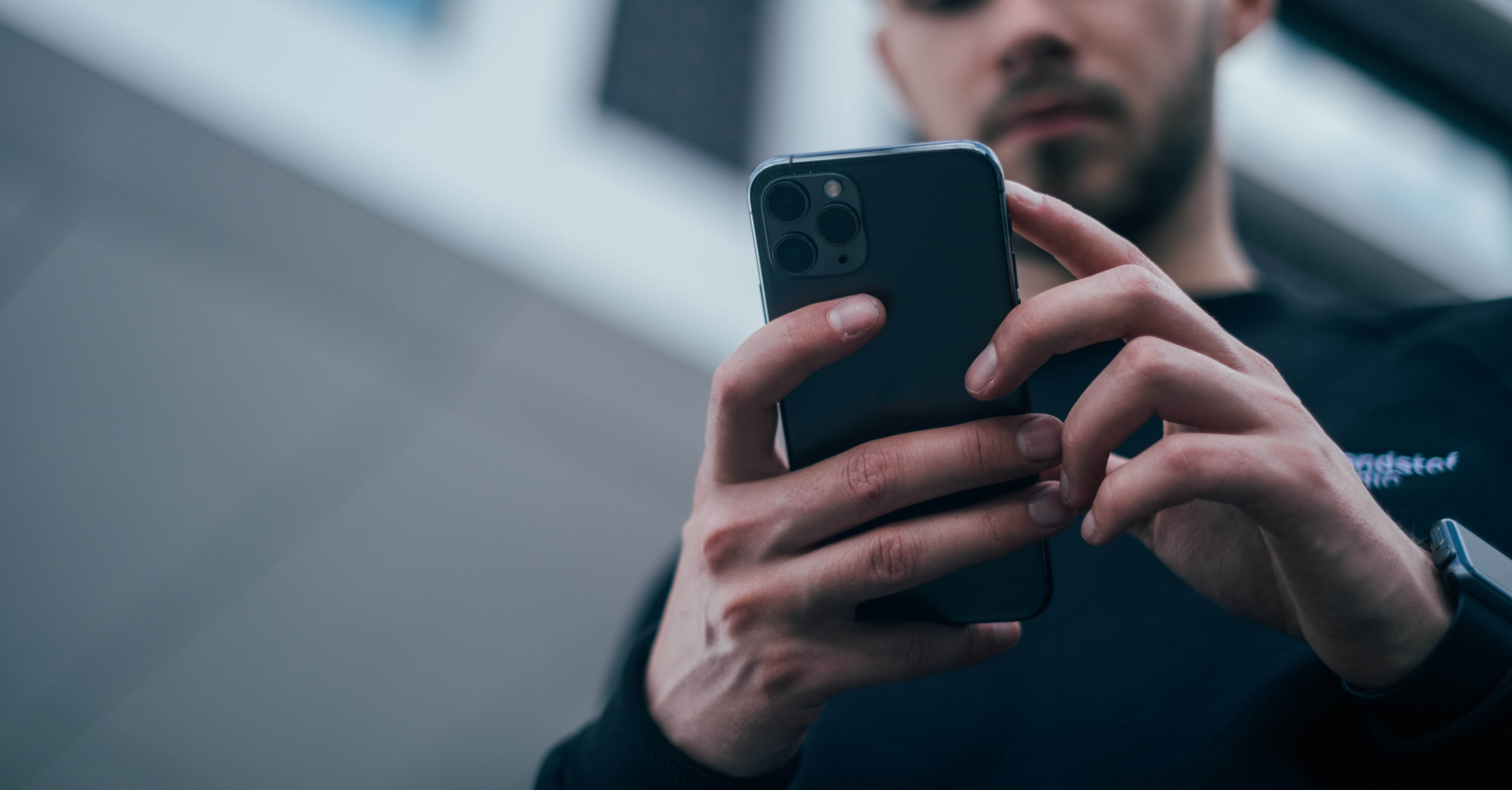A man holding a cell phone